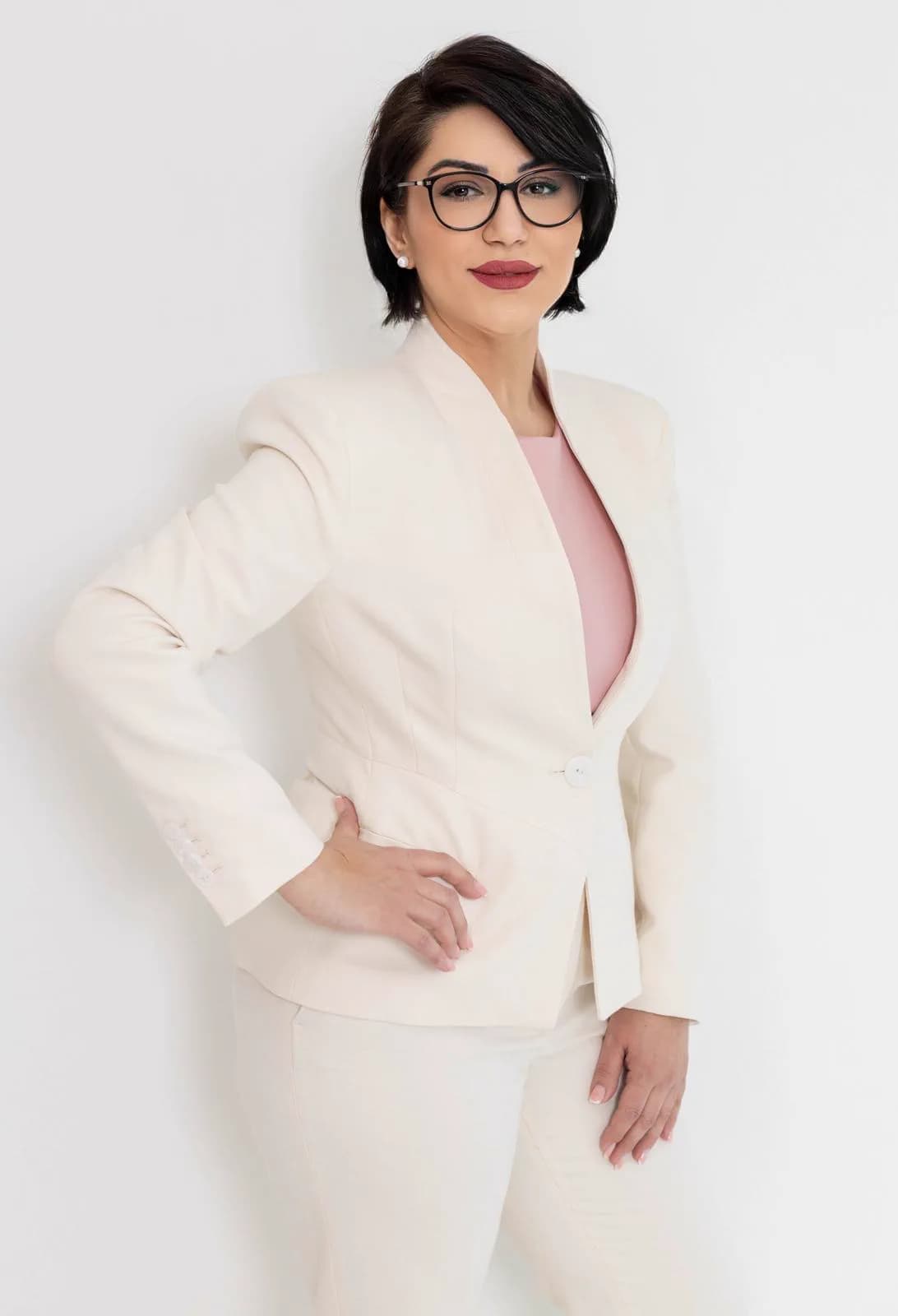Lidia Nehls — bei der Beratung